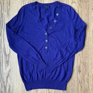 Gap Lightweight V-Neck Sweater with Button Detail Cotton Silk Blend Size M